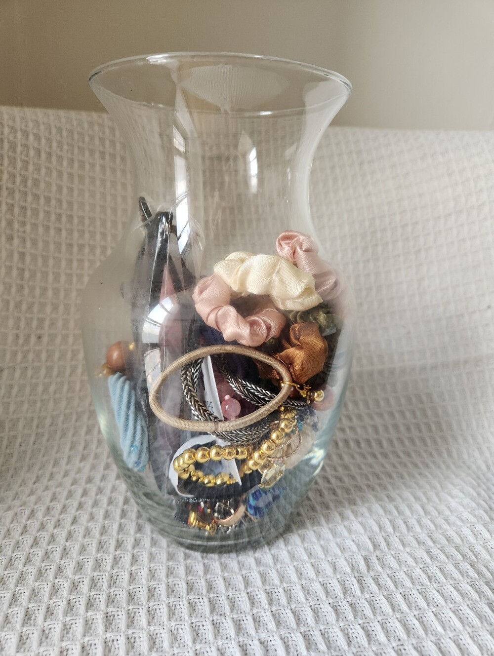 Mystery Accessory Vase - Picture 6 of 8
